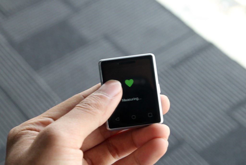 Vphone- Smartphone siêu nhỏ đã có mặt tại Việt Nam