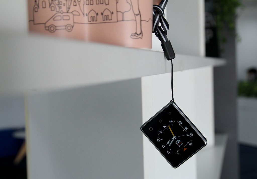 Vphone- Smartphone siêu nhỏ đã có mặt tại Việt Nam