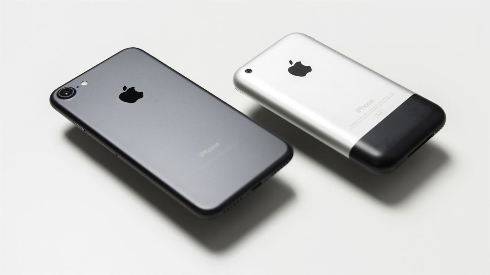 iPhone 7 và iPhone đầu tiên