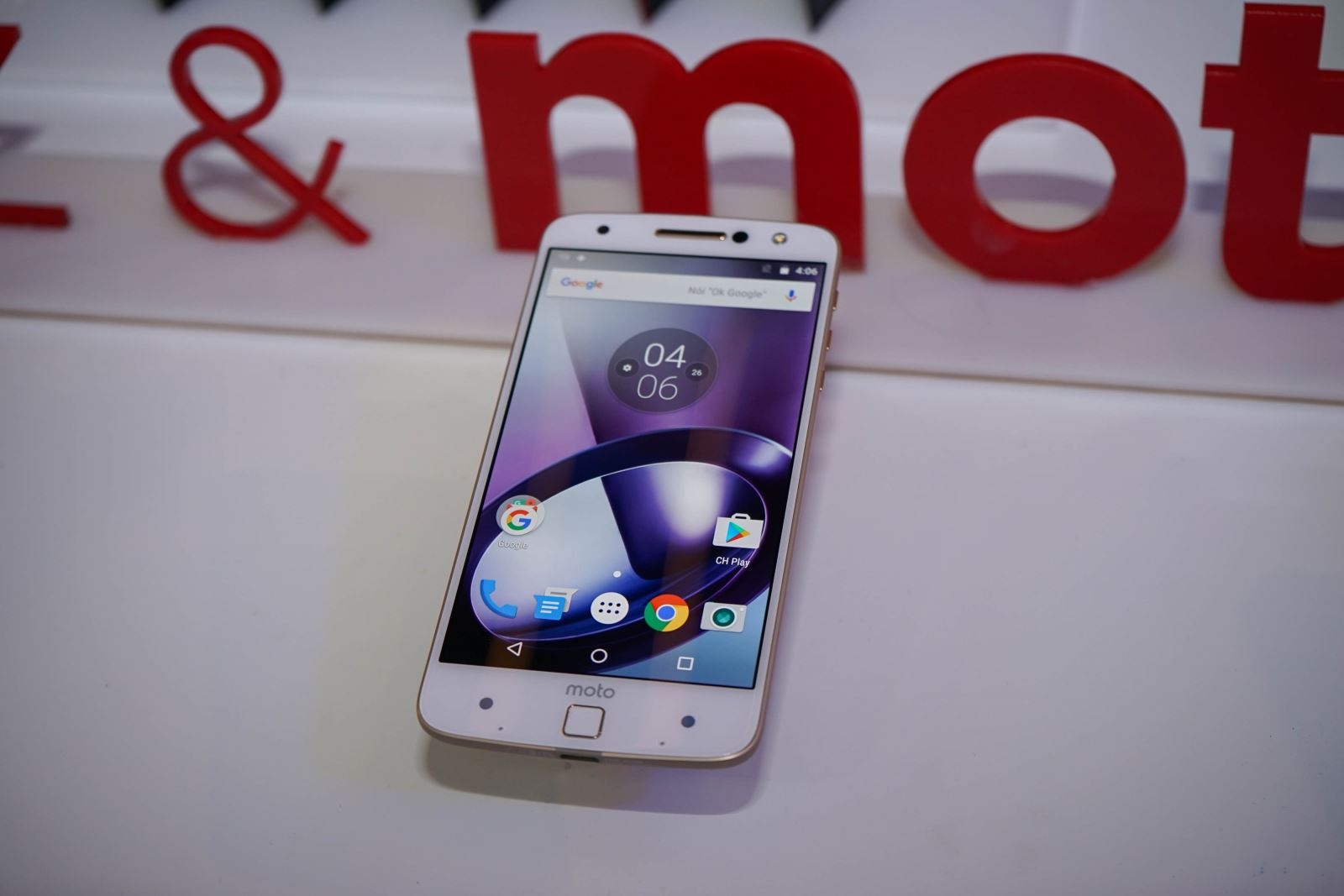 Bộ đôi smartphone Moto Z và Moto Z Play ra mắt Bộ đôi smartphone Moto Z và Moto Z Play ra mắt