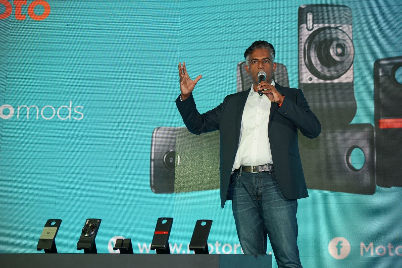 Bộ đôi smartphone Moto Z và Moto Z Play ra mắt Bộ đôi smartphone Moto Z và Moto Z Play ra mắt