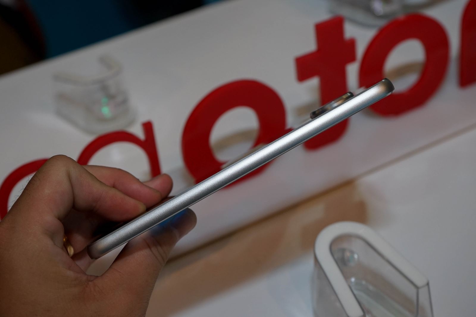 Bộ đôi smartphone Moto Z và Moto Z Play ra mắt Bộ đôi smartphone Moto Z và Moto Z Play ra mắt