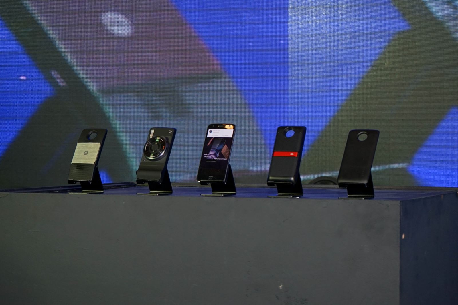 Bộ đôi smartphone Moto Z và Moto Z Play ra mắt Bộ đôi smartphone Moto Z và Moto Z Play ra mắt