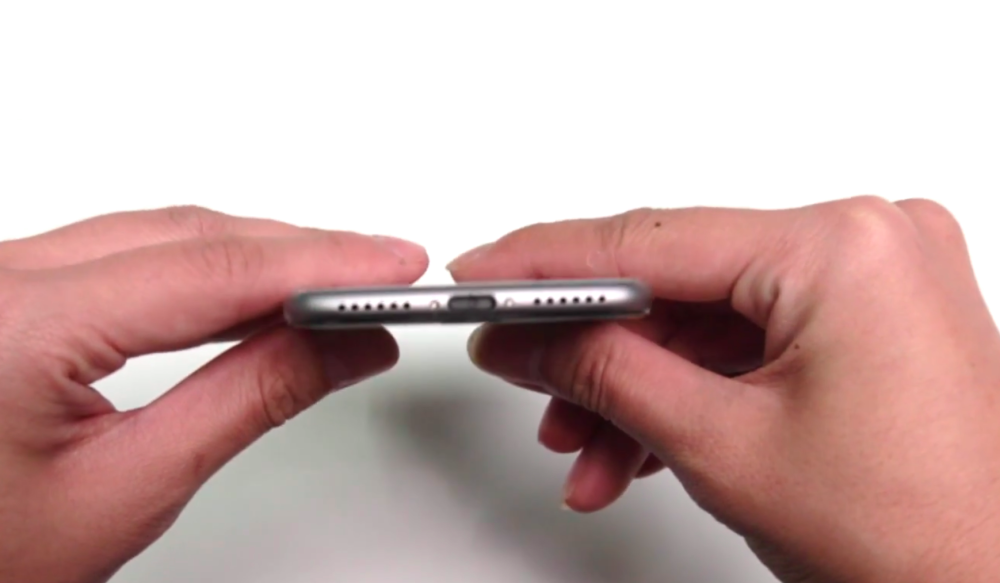 Hot hừng hực video trên tay iPhone 7 giá 150 USD 3