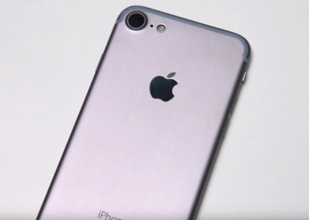 Hot hừng hực video trên tay iPhone 7 giá 150 USD 8