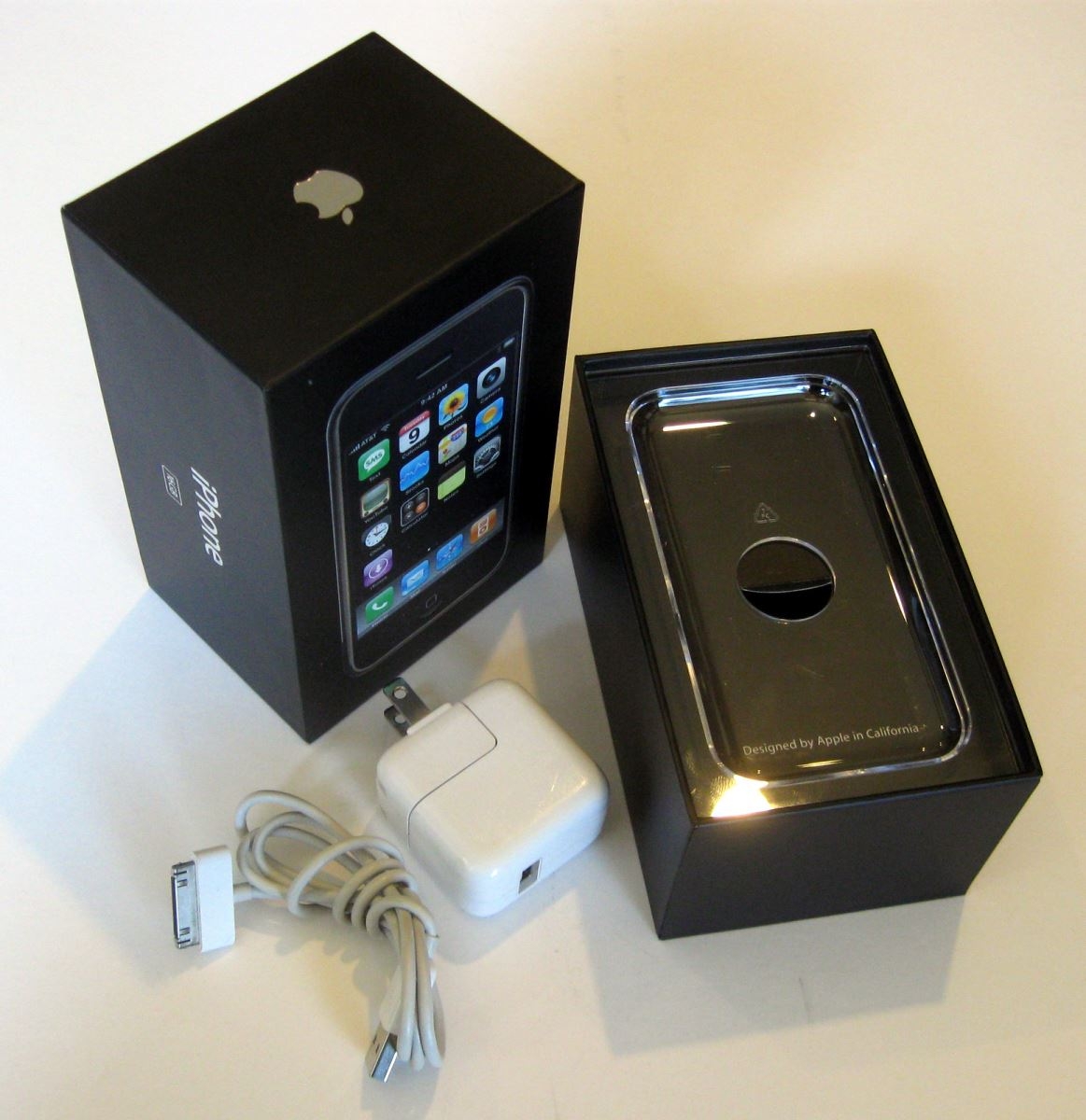 iPhone đời đầu được bán đắt gấp 10 lần iPhone 7 6