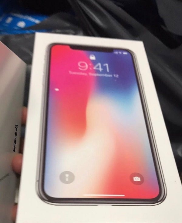 Hộp đựng iPhone X lần đầu xuất hiện ngoài đời thực