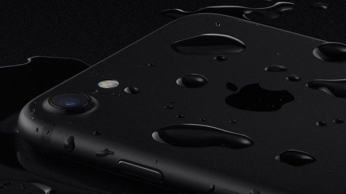 So sánh khả năng chống nước của iPhone 7 và Galaxy S7 So sánh khả năng chống nước của iPhone 7 và Galaxy S7