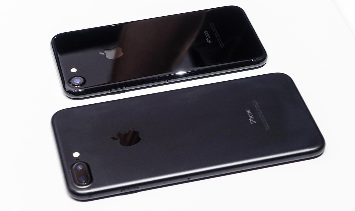 iPhone 7 Jet Black cháy hàng khi còn chưa lên kệ 8