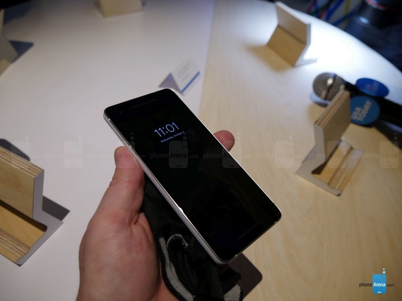 Trên tay Google Pixel 2, smartphone chip Snapdragon 835, có camera tốt nhất thế giới