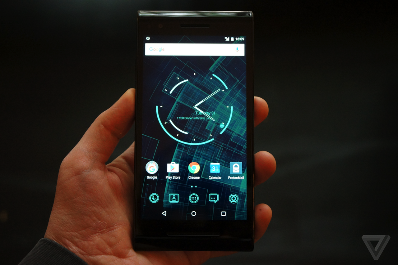 Trên tay điện thoại Solarin: Thiết kế độc đáo, bảo mật cấp quân đội