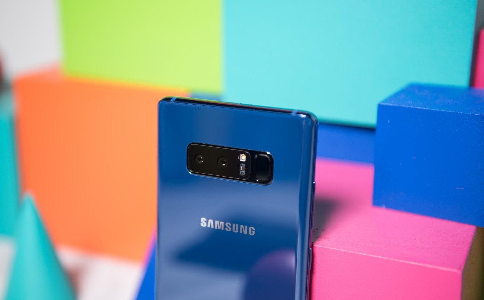 Camera kép và tính năng ‘’Live Focus’’ Camera kép và tính năng ‘’Live Focus’’