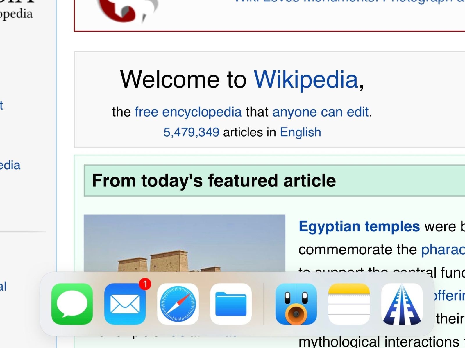 Thanh Dock được cập nhật có thể chứ nhiều biểu tượng ứng dụng hơn, và có thể hiển thị tại bất cứ nơi nào trên hệ thống, để ‘’gọi’’ Dock, việc của bạn chỉ vần vuốt lên từ cạnh dưới.