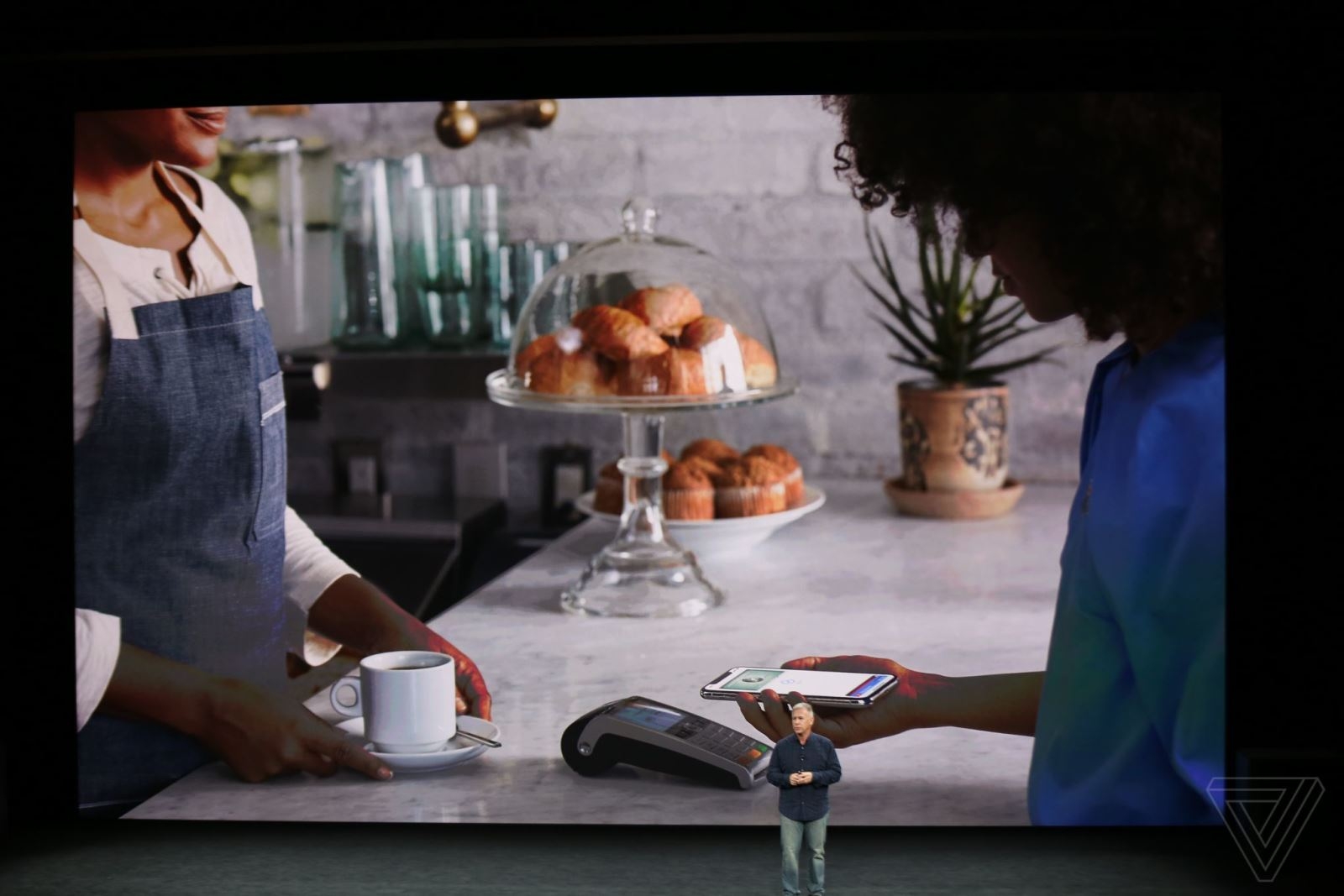 -Nếu gặp những người quá giống nhau như anh em song sinh, Face ID sẽ buộc người dùng phải nhập mật mã.