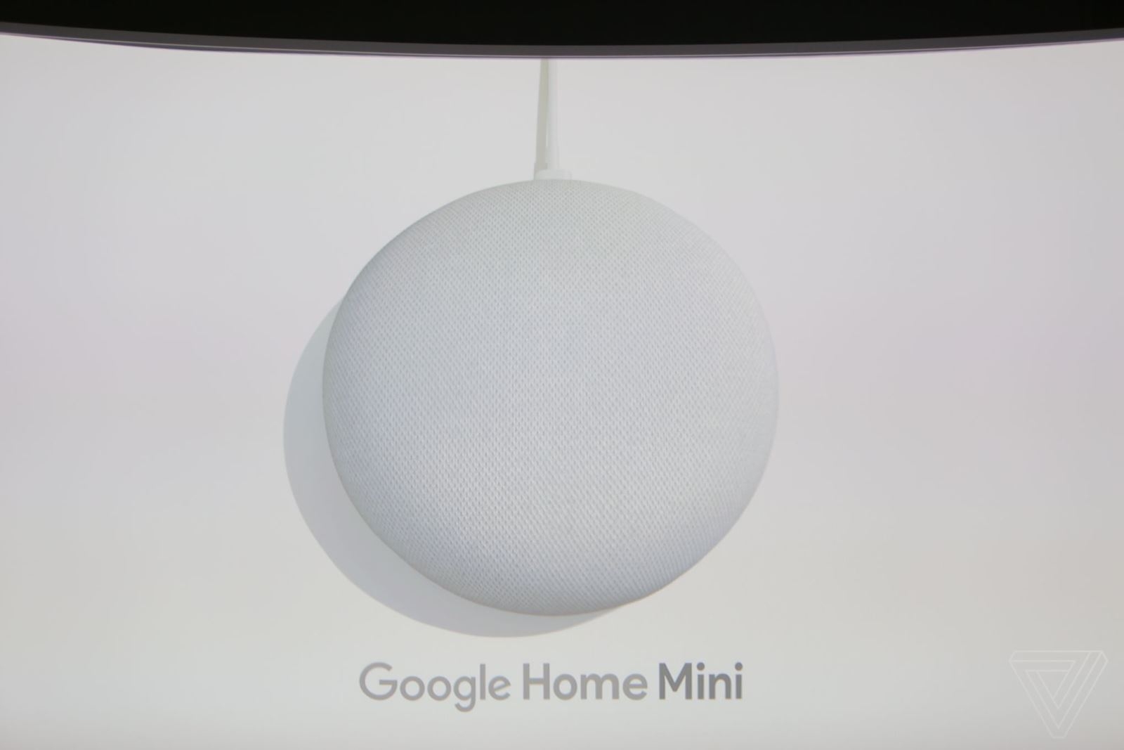 Sau hơn 20 phút đầu tiên của buổi lễ, thì sản phẩm đầu tiên trong sự kiện chính thức được trình làng: Google Home Mini – một phiên bản thu nhỏ của Google Home năm ngoái với nhiều tính năng được nâng cấp, một trong những tính năng có thể kể đến là bạn có thể truyền thông điệp qua nhiều chiếc Google Home Mini đặt tại nhiều vị trí trong ngôi nhà. Giá bán của Google Home mini là 49 USD.