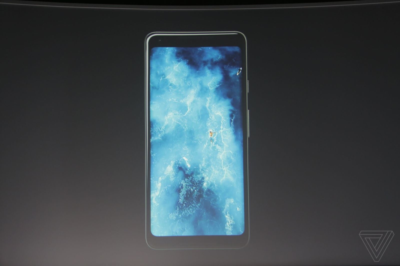 Còn với Pixel 2 XL kích thước màn hình sẽ là 6inch, tỷ lệ 18:9, độ phân giải QHD+.