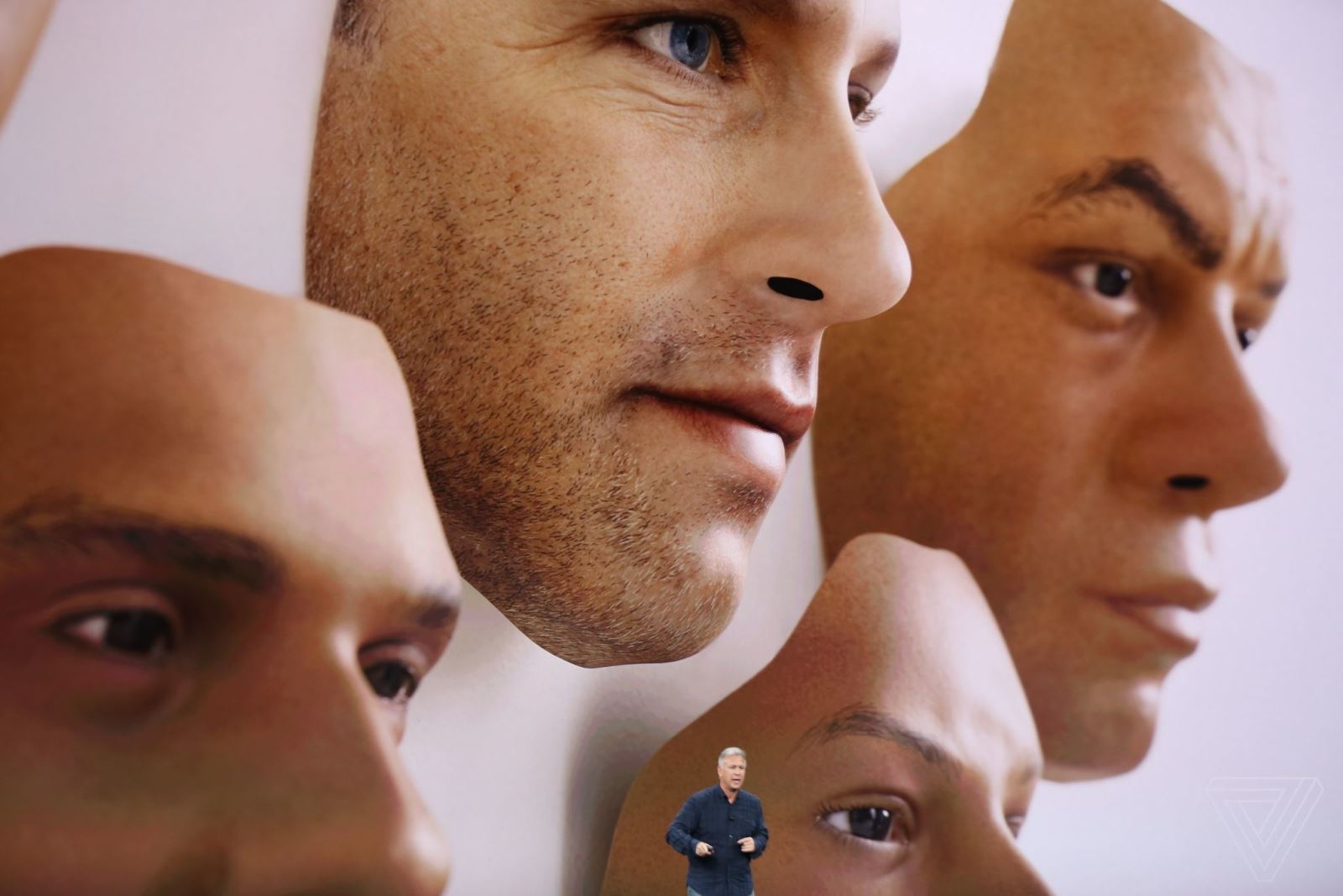 Face ID - an toàn tuyệt đối với khả năng nhận diện tuyệt hảo: Không thể bị đánh lừa bằng ảnh, nhận diện được mọi thay đổi trên khuôn mặt như râu, tóc,…