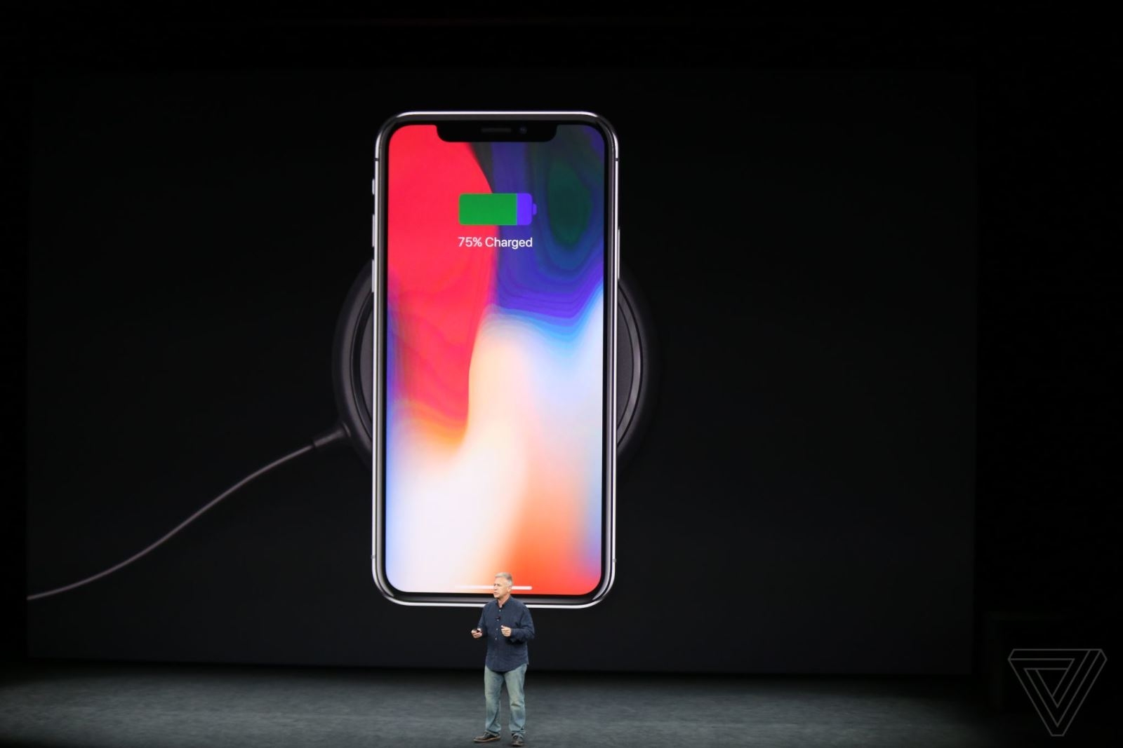iPhone X có tích hợp khả năng sạc nhanh: ‘’50% pin trong 30 Phút’’