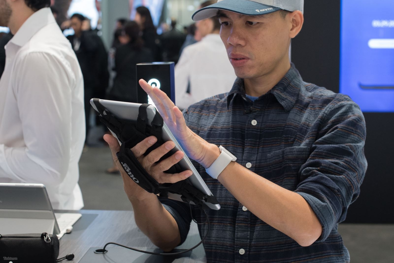 Samsung Galaxy Book: đối thủ Samsung Galaxy Book: đối thủ