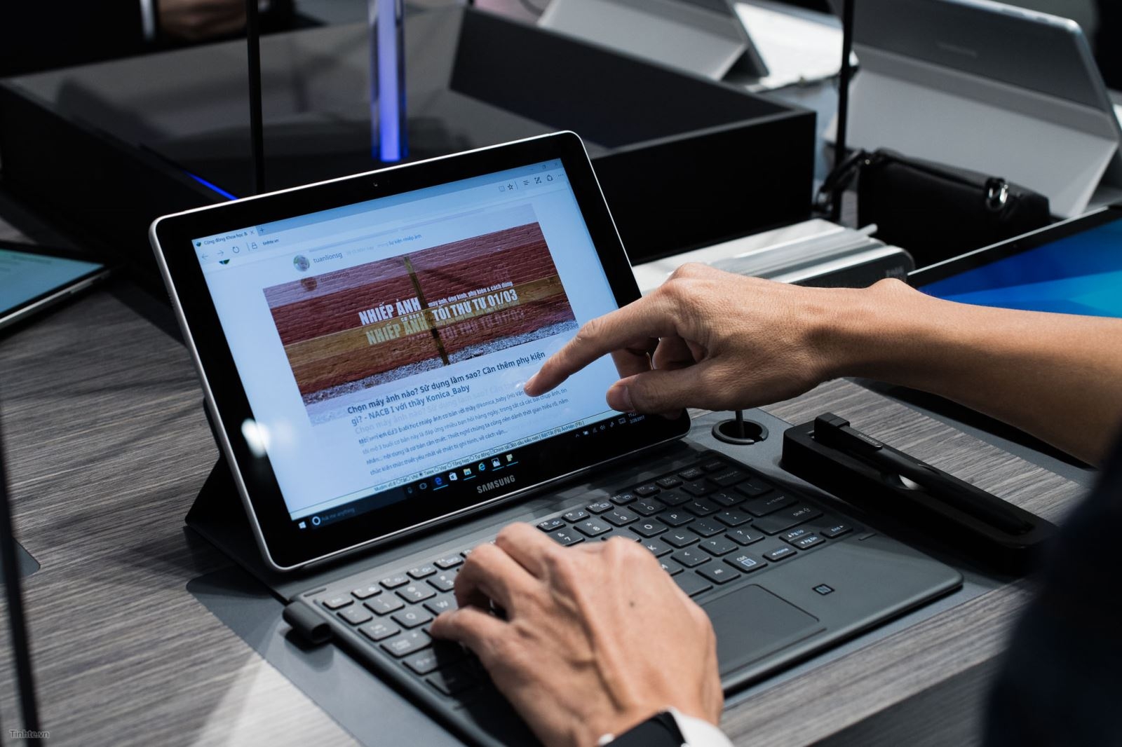 Samsung Galaxy Book: đối thủ Samsung Galaxy Book: đối thủ