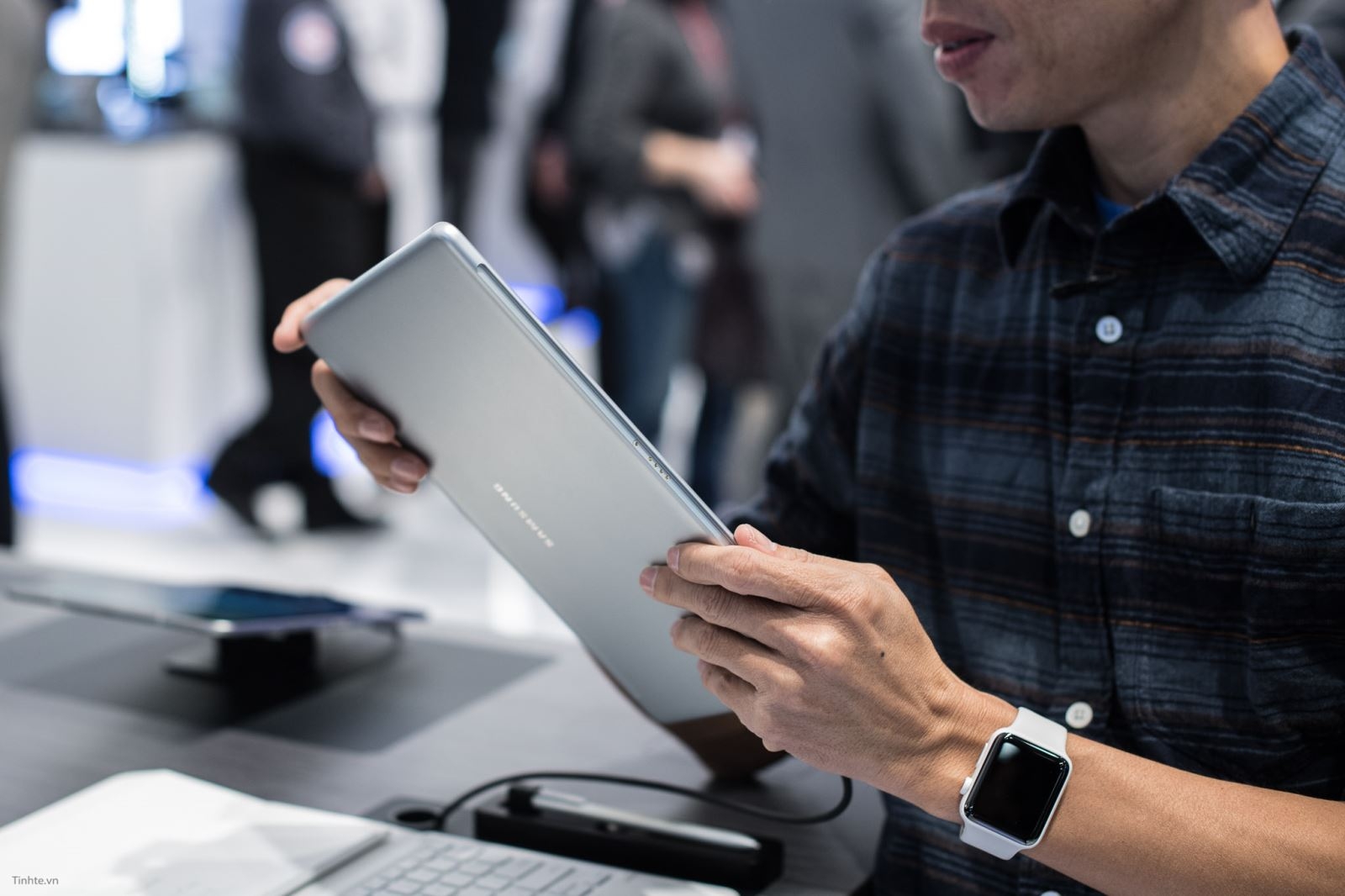 Samsung Galaxy Book: đối thủ Samsung Galaxy Book: đối thủ