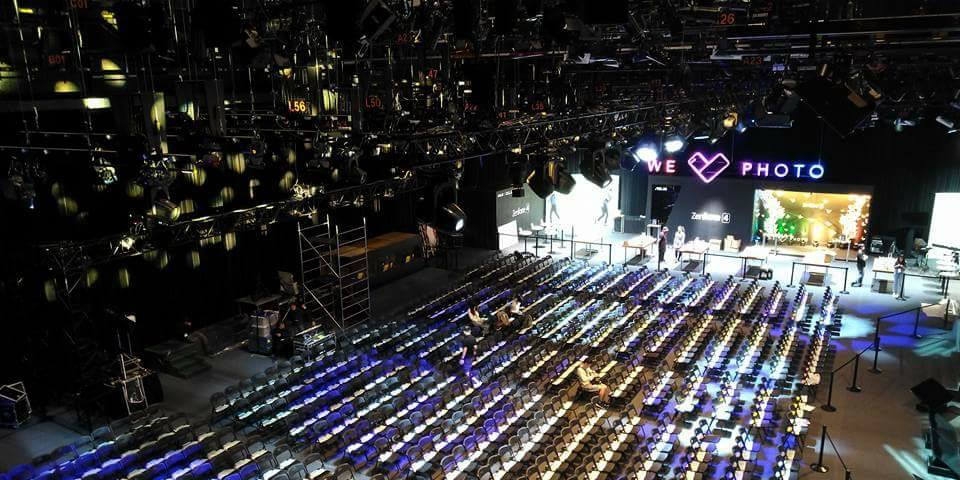 Hình ảnh chuẩn bị sự kiện ra mắt Asus Zenfone 4 - Ảnh 1