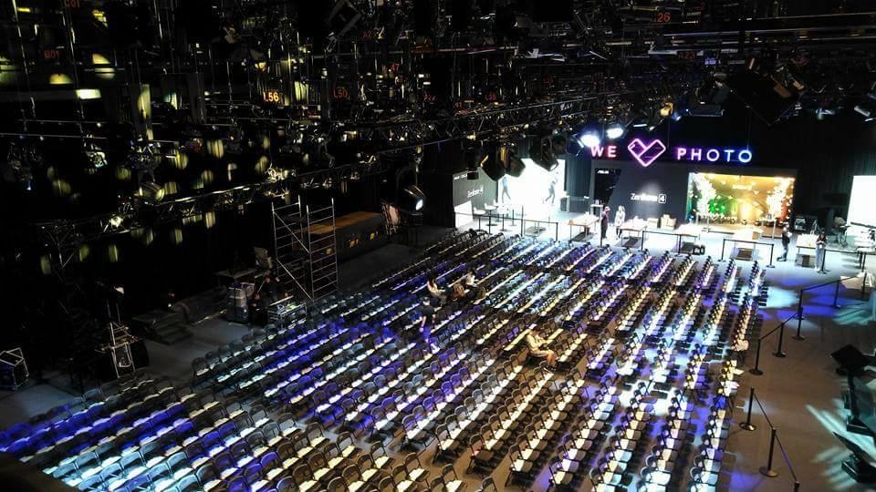 Hình ảnh chuẩn bị sự kiện ra mắt Asus Zenfone 4 - Ảnh 5