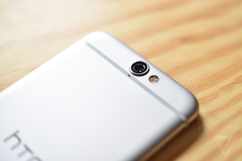 Camera của HTC One A9 hơi lồi lên một chút