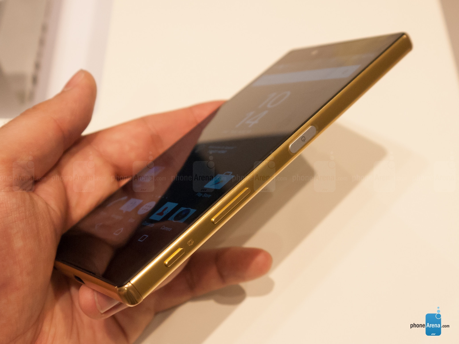 Xperia Z5 Premium nổi bật với vẻ ngoài bóng bẩy