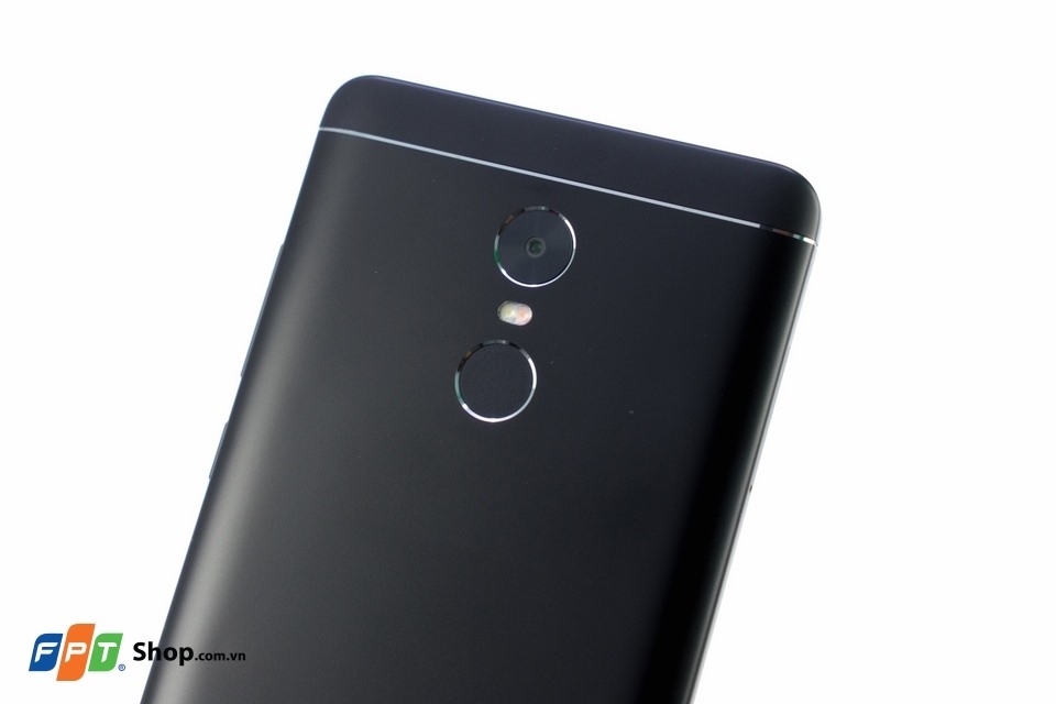 4 smartphone sở hữu thiết kế nguyên khối, selfie đẹp (Ảnh 3)