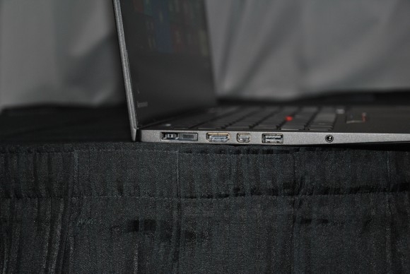 ThinkPad-X1-Carbon-7