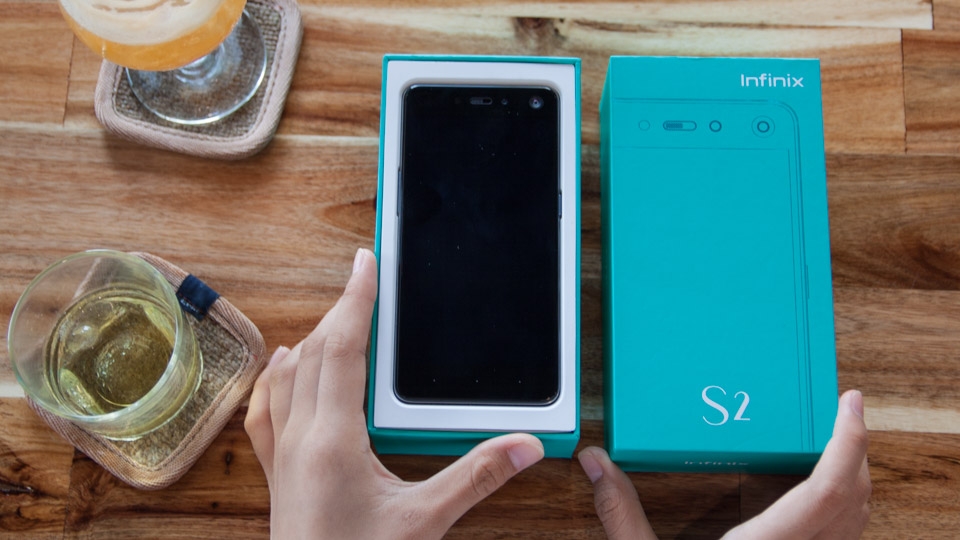 Mở hộp và trên tay Infinix S2: Camera selfie kép (Ảnh 1) Mở hộp và trên tay Infinix S2: Camera selfie kép (Ảnh 1)
