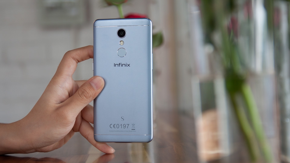 Mở hộp và trên tay Infinix S2: Camera selfie kép (Ảnh 3) Mở hộp và trên tay Infinix S2: Camera selfie kép (Ảnh 3)