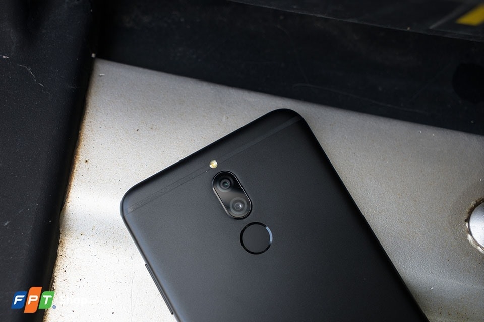 Hai hệ thống camera hỗ trợ xoá phông