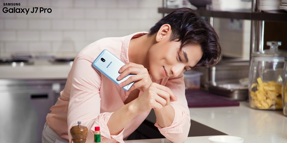 Samsung Galaxy J7 Pro chính thức ra mắt tại Việt Nam Samsung Galaxy J7 Pro chính thức ra mắt tại Việt Nam