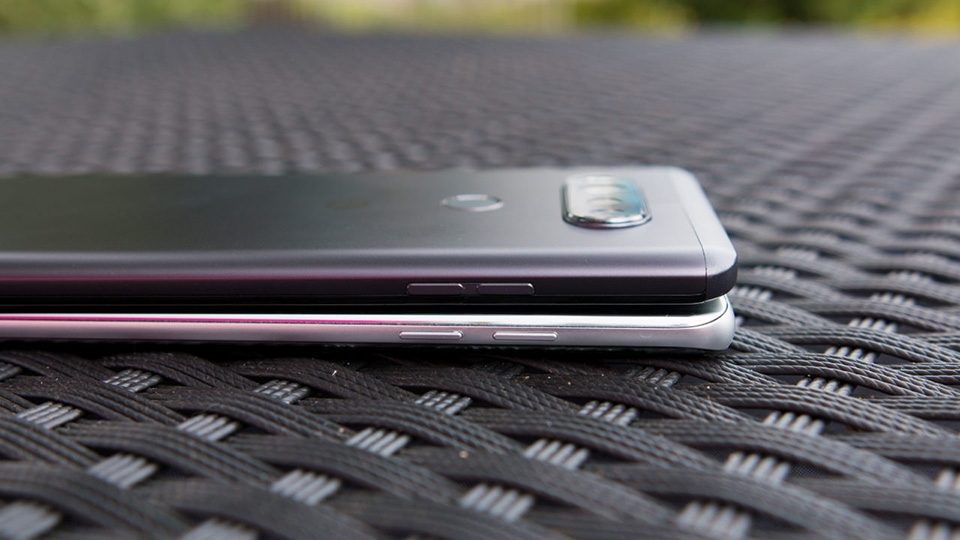 So sánh cạnh trái của LG V20 và Samsung Galaxy Note 7