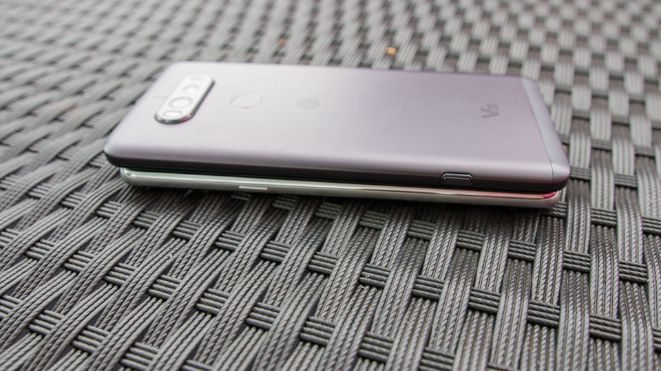 So sánh cạnh phải của LG V20 và Samsung Galaxy Note 7