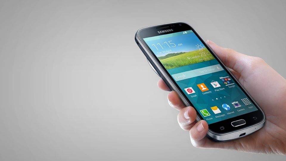 Galaxy K Zoom được trang bị màn hình Super AMOLED