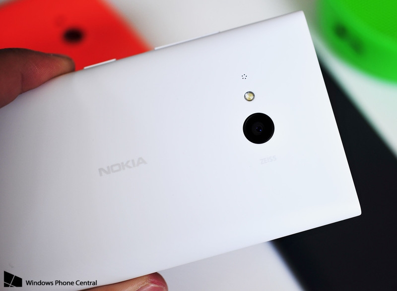 Nokia-Lumia-730-va-HTC-Desire-616