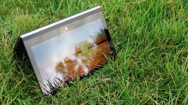 Thiết kế ấn tượng và sang trọng của Lenovo Yoga 3 Pro