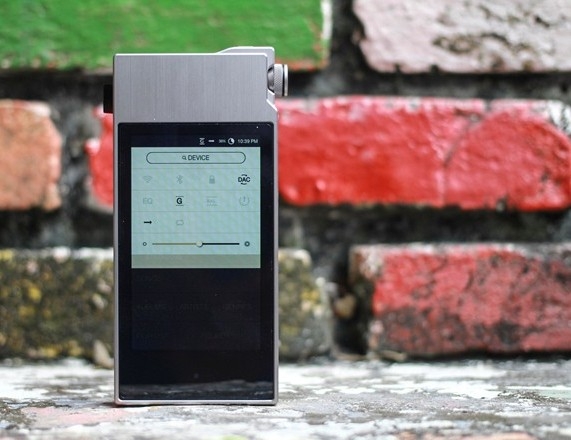 giao diện của nó hao hao giống với giao diện trên các thiết bị chạy hệ điều hành Android