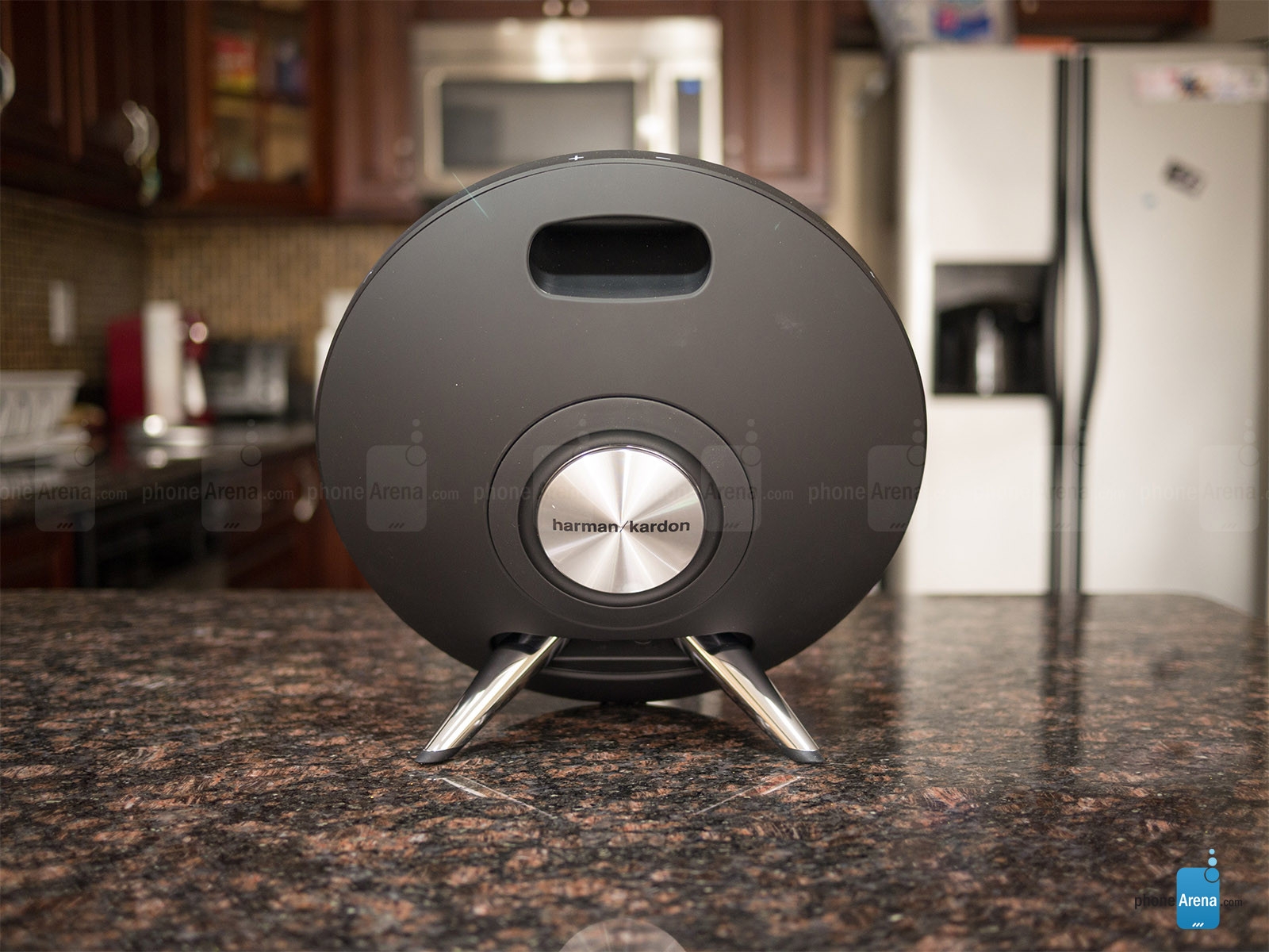 Loa Harman Kardon Onyx Studio