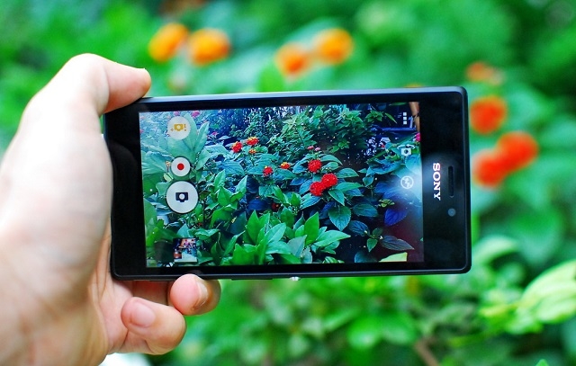 Giao diện camera sau của Xperia M2