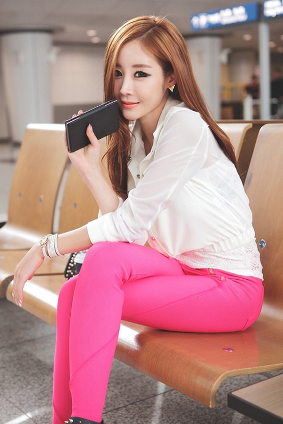 Mặc quần màu mè lòe loẹt