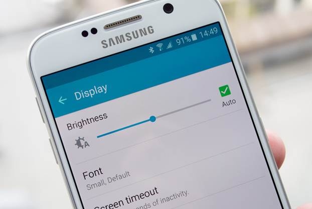 Giữ độ sáng màn hình ở mức vừa phải trên Galaxy S6