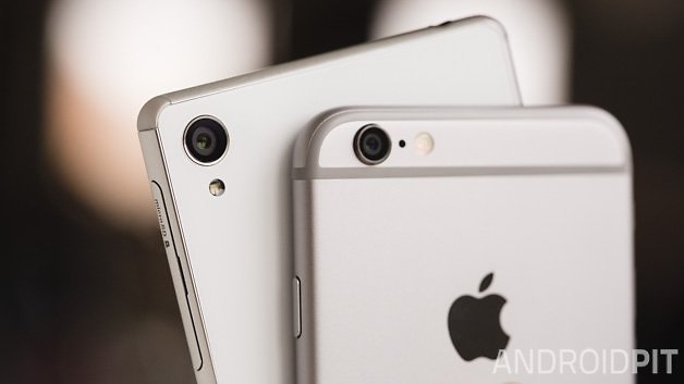 Cả hai máy đều có camera lồi