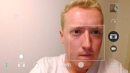 Chế độ selfie trên HTC One M9