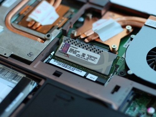 Tự thay RAM hoặc lắp thêm RAM cho Laptop