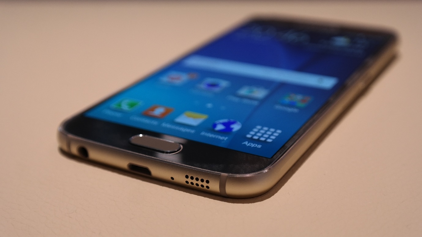 Điều gì đã khiến giá những chiếc Samsung Galaxy S6 tụt mạnh đến vậy?
