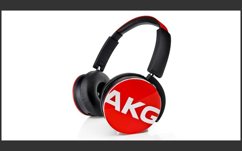 AKG Y50 với thiết kế ấn tượng cùng âm bass nổi bật
